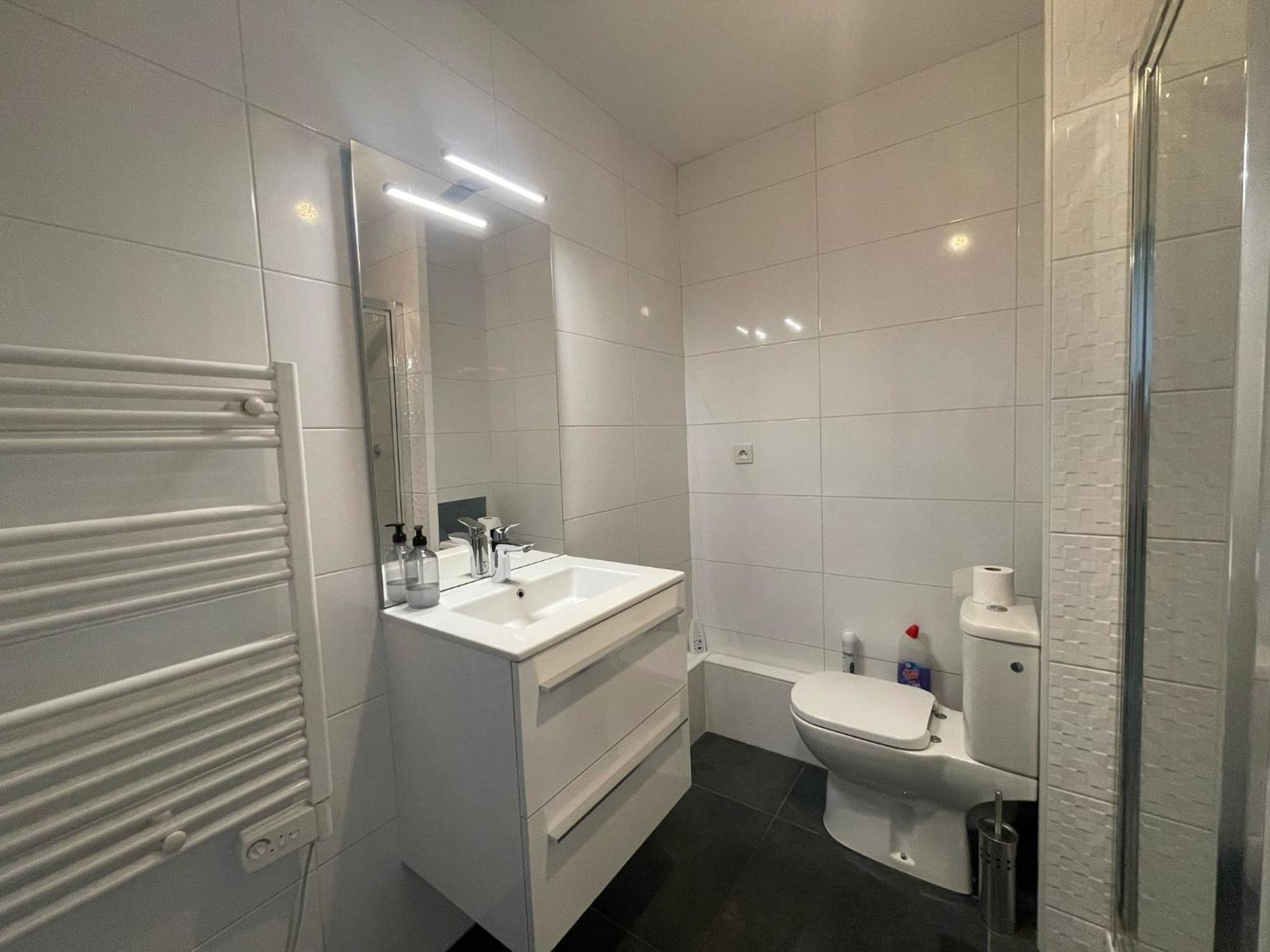 City & Cosy, Lyon Charcot- Wifi - Lave Linge - Balcon - Parking Экстерьер фото
